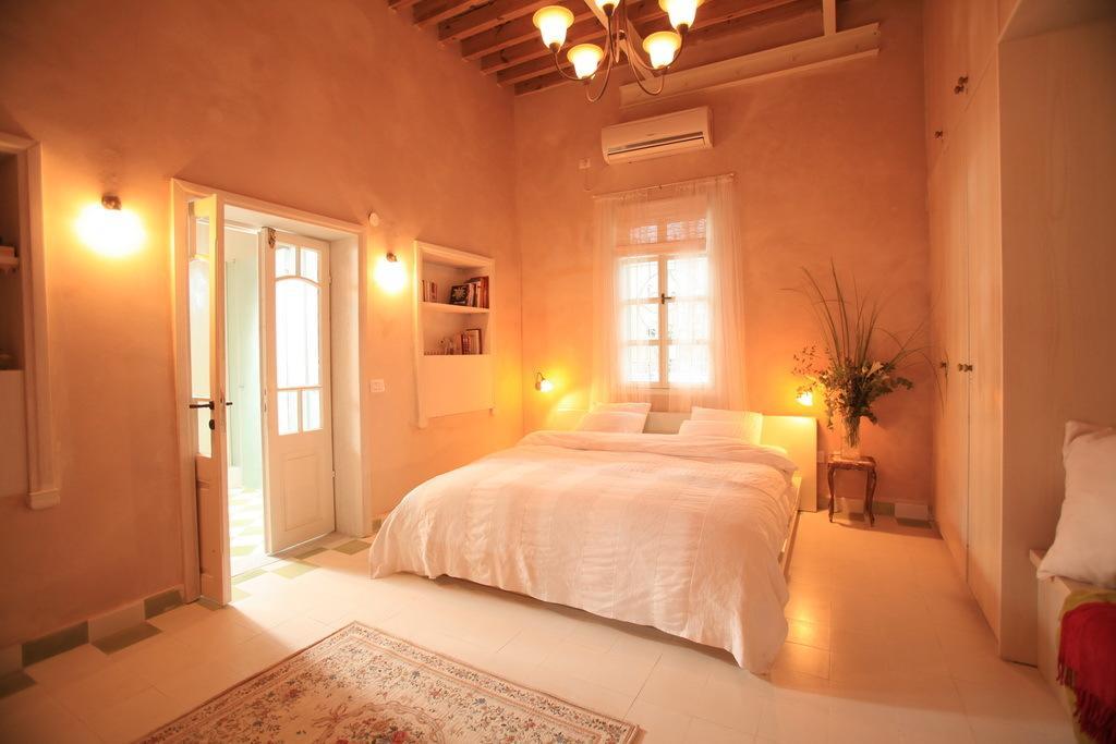 Four Hearts - Acre'S Sea Side Suite Exterior foto