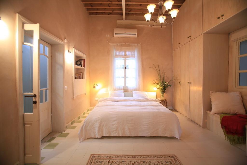 Four Hearts - Acre'S Sea Side Suite Habitación foto